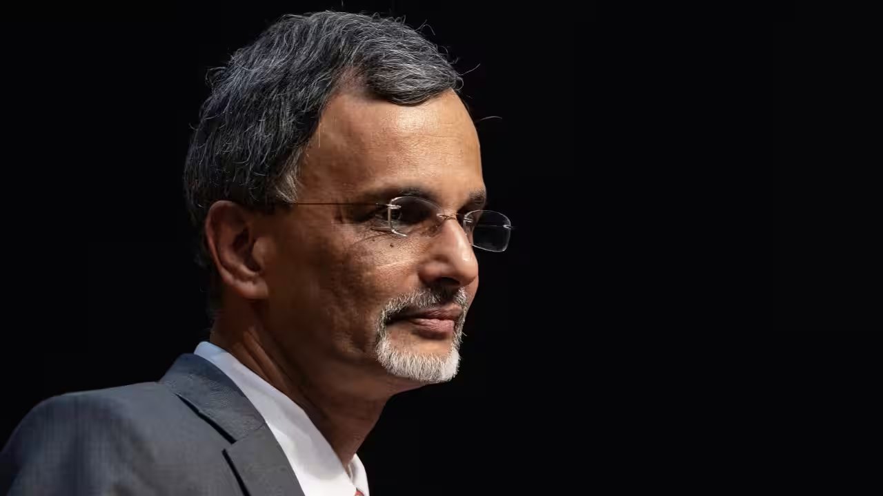 India Faces 100% US Tariff Threat on Russian Oil Amid Trade Equilibrium