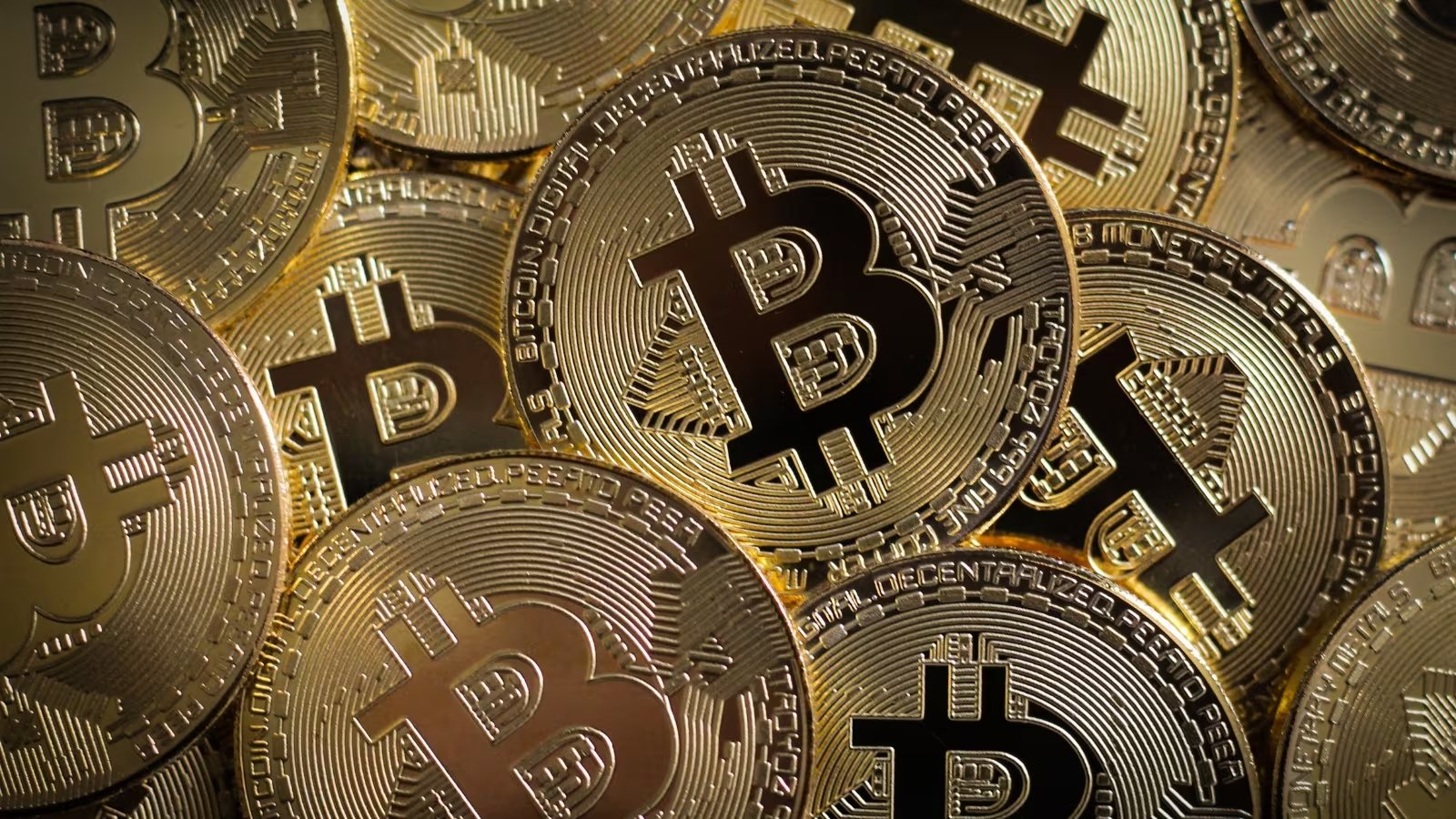 Bitcoin Holds at $84,028 After $2.4B ETF Inflows, Faces $85K Resistance