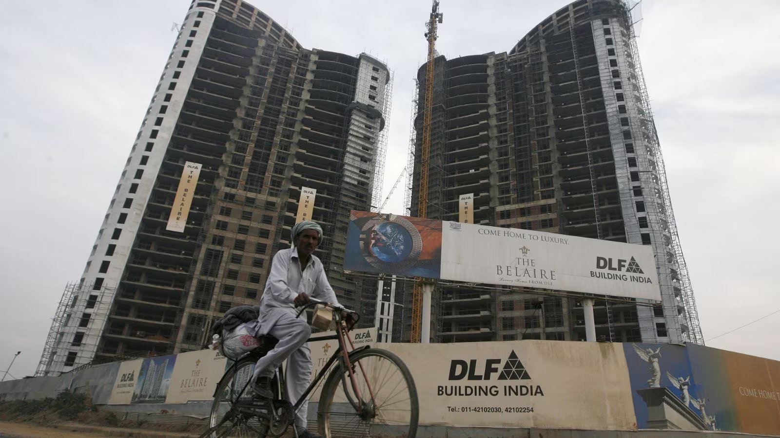 DLF's The Aureva Units Sold Out, ₹1,985 Crore in Sales