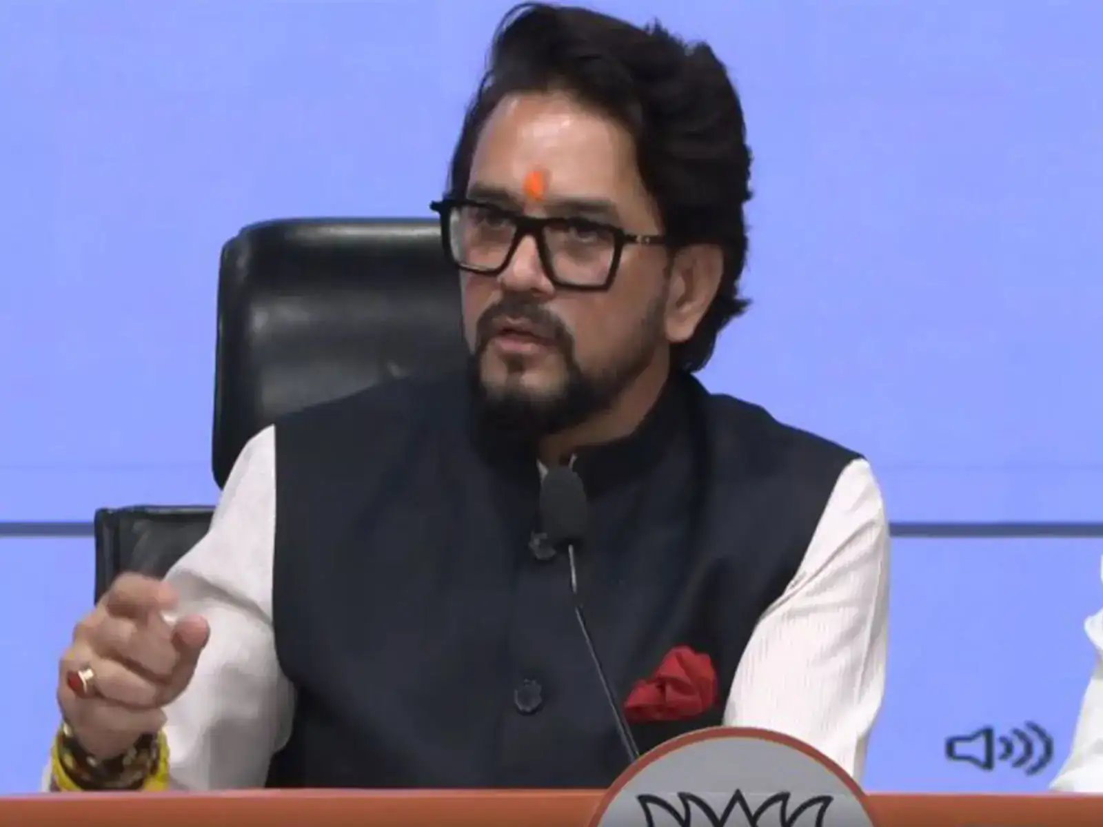 Anurag Thakur Accuses Rahul Gandhi of ‘Hawa Hawai’ Politics During Supreme Court Protest