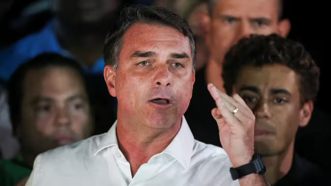 Flavio Bolsonaro Flees to US Amid Visa Offer After Lula Victory