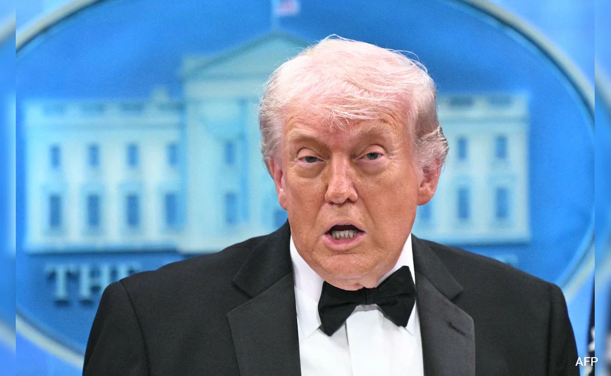 Trump Signs Graham Sanctions Bill, Predicts Russia-Ukraine Deal Soon