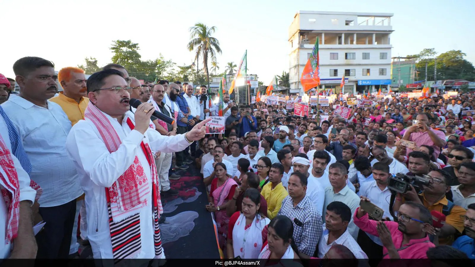 30,000 Rally in Nalbari Targets Rahul Gandhi, Demands SIR Amid BJP Push