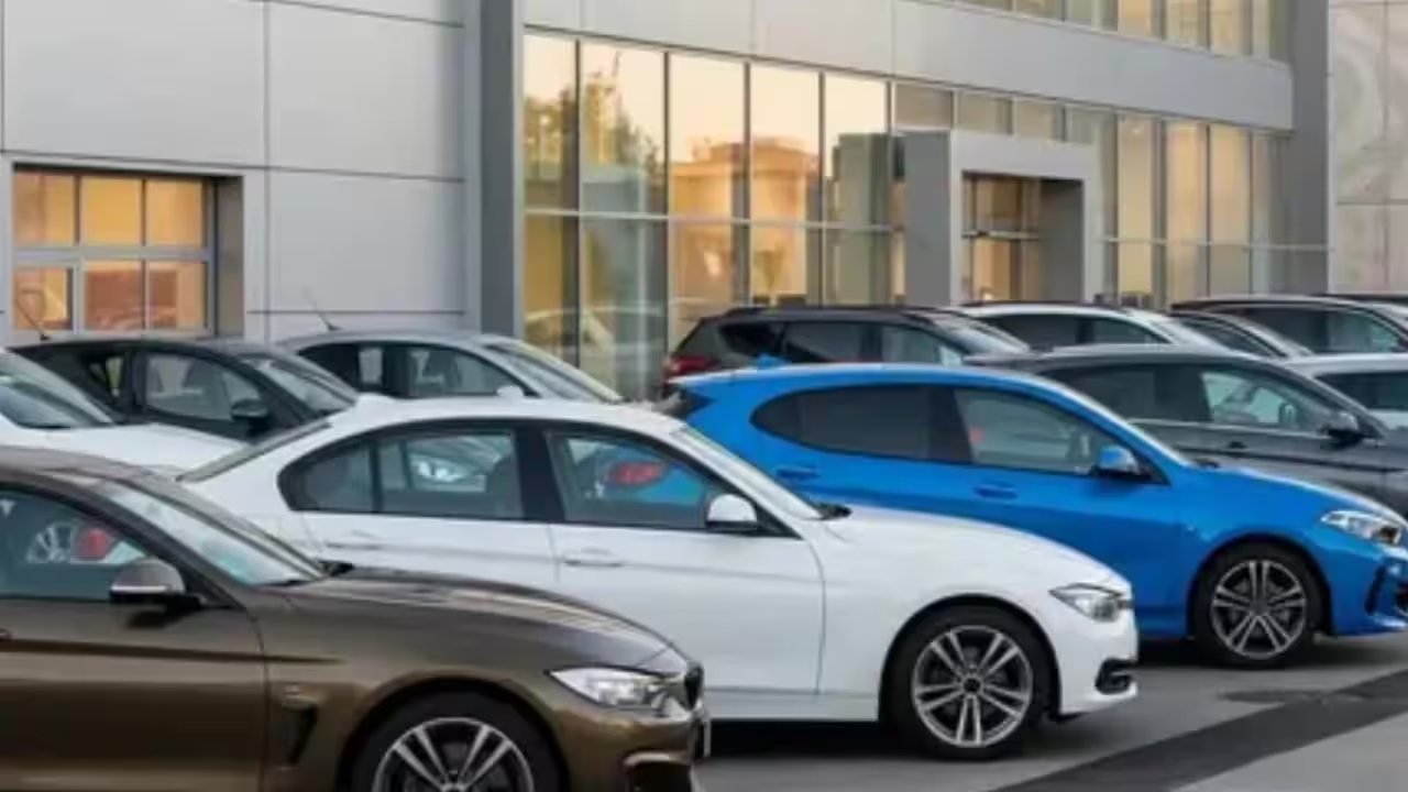 India's Passenger Vehicles Dispatches Rise 36.5% to 4.39 Lakh Ahead of Festivals