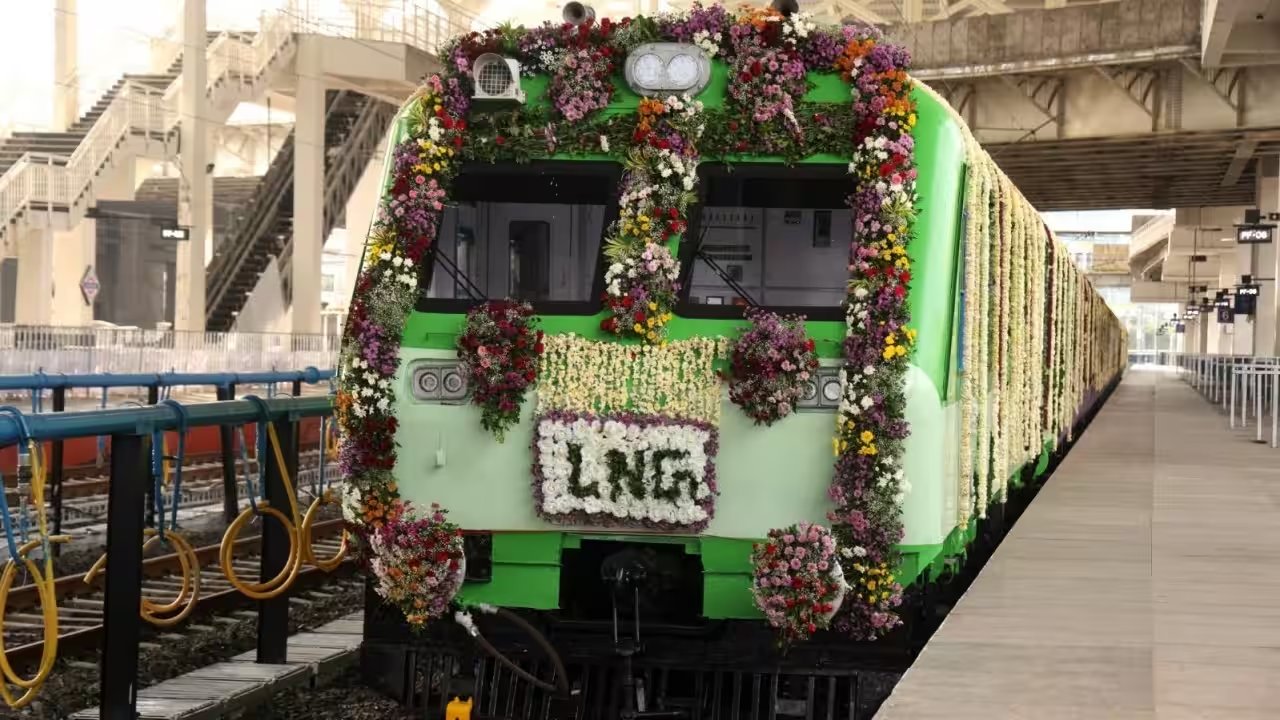 Amit Shah Flags Off India's First LNG Train at Gujarat's Sabarmati Station