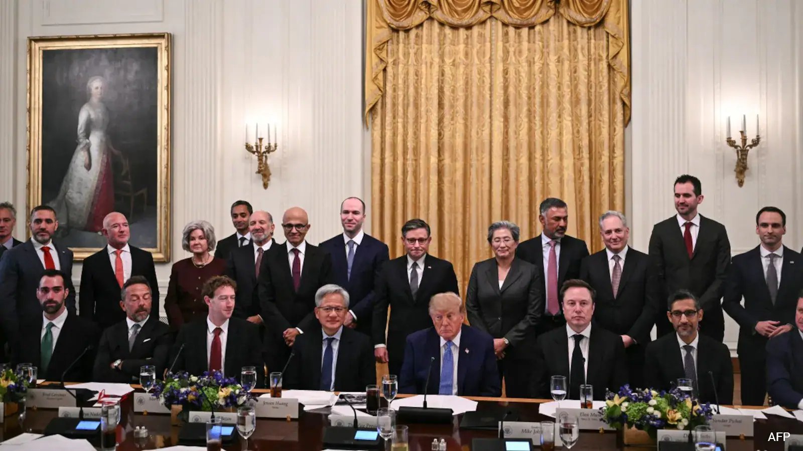 Trump Signs AI Constitution‑Like Pact with Silicon Valley Leaders, Plans Oversight Committee