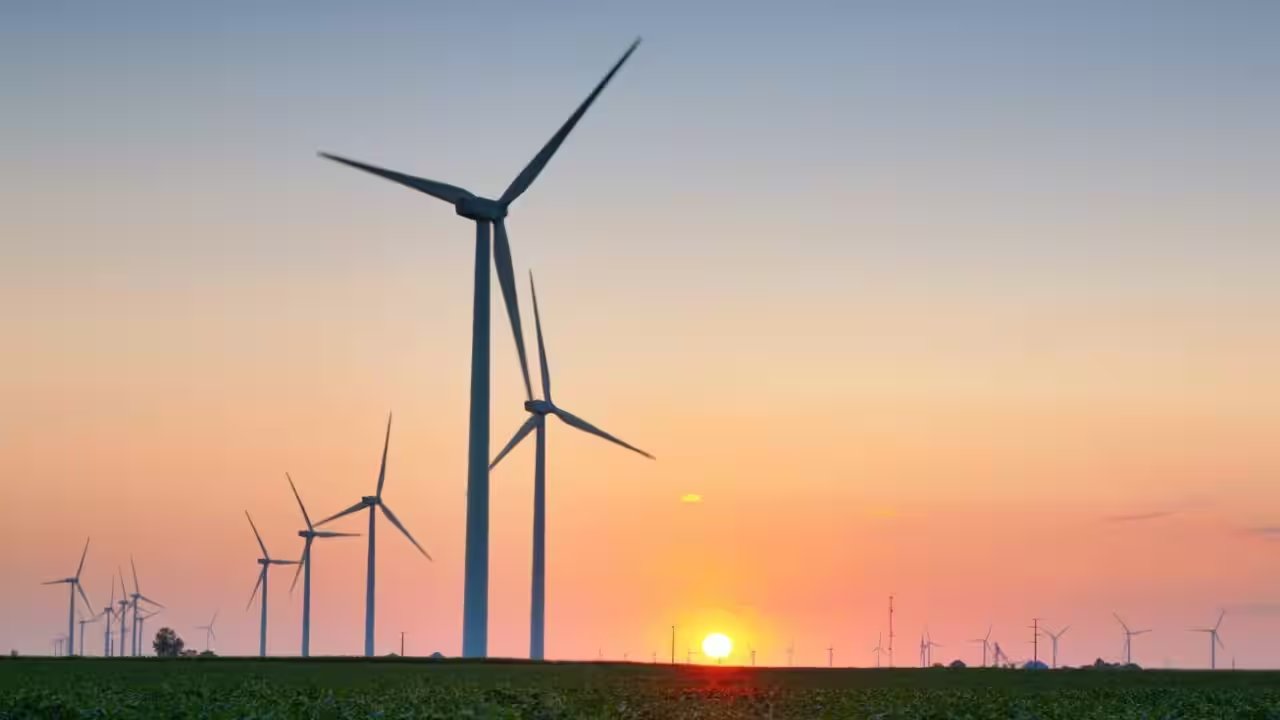 Iowa Corn Farmer Secures $25,000 Wind Lease on 2 Acres