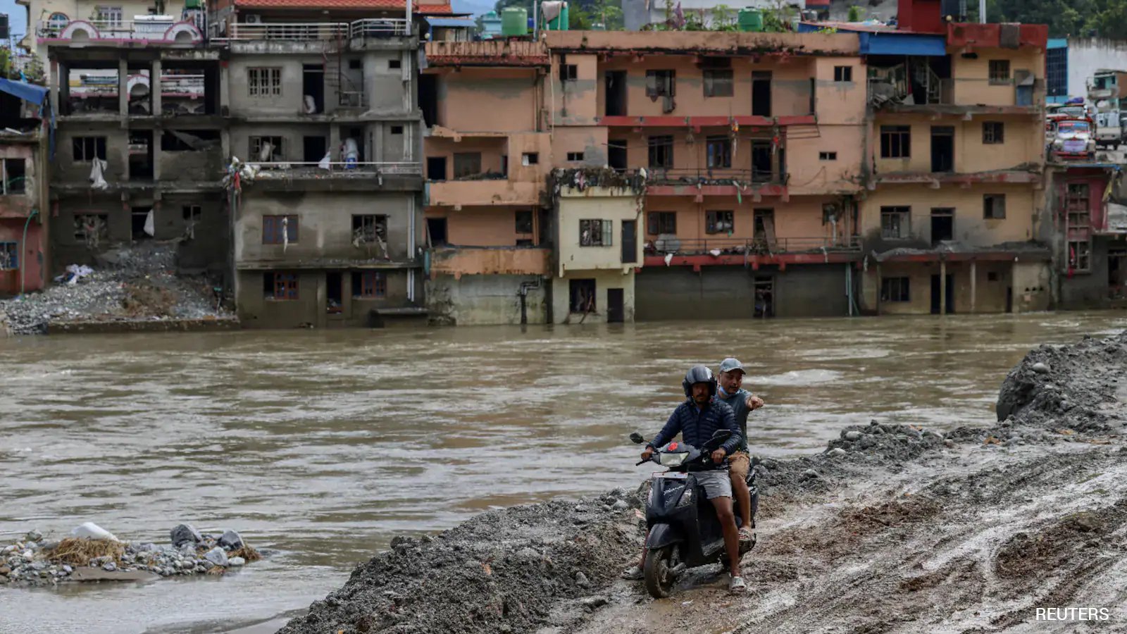 Scientists Link 5°C Rise to 1,400 Deaths in Nepal Glacier Collapse