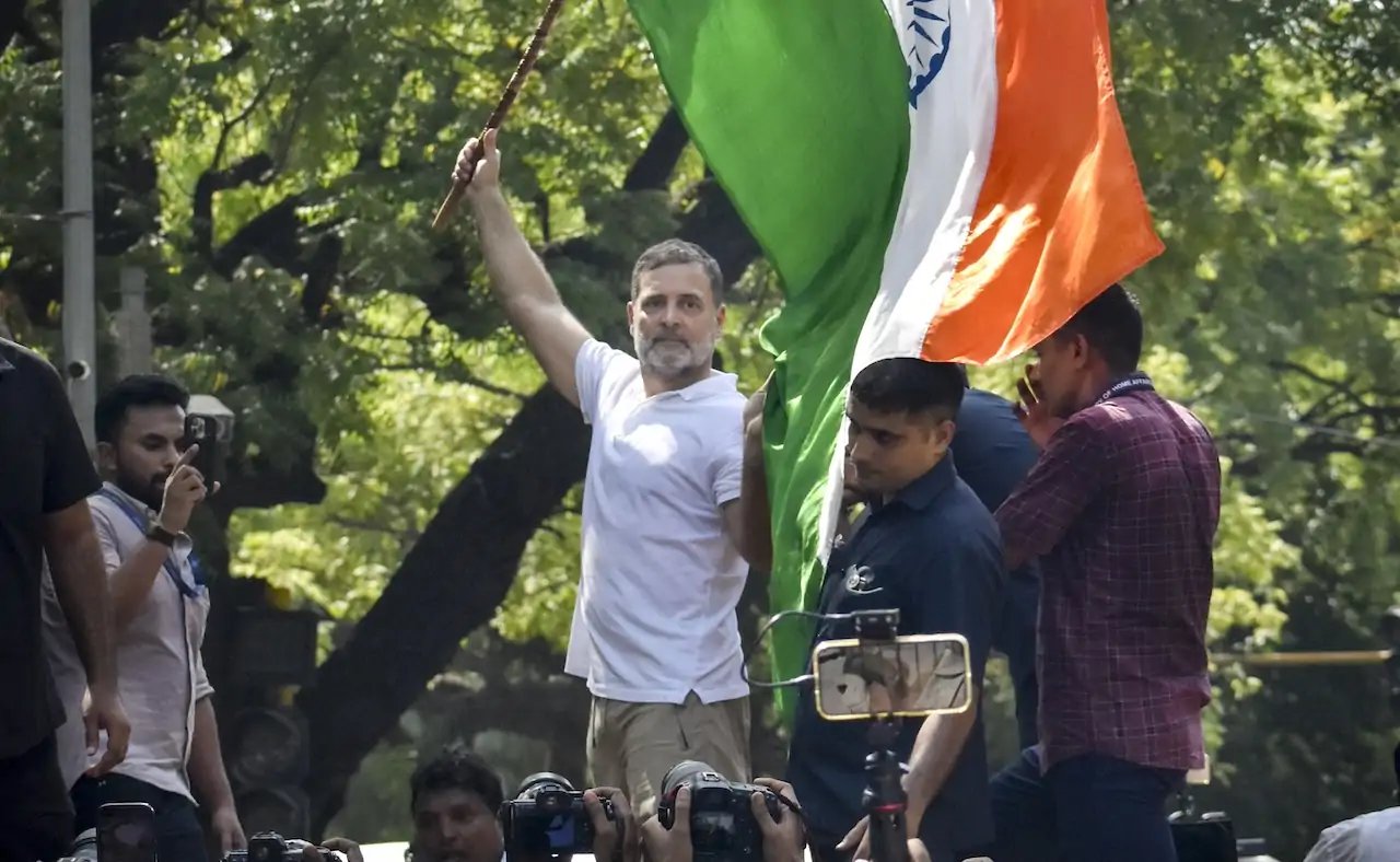 Rahul Gandhi Accuses Modi, Shah, CEC of Treason After Police Stop 300 MPs