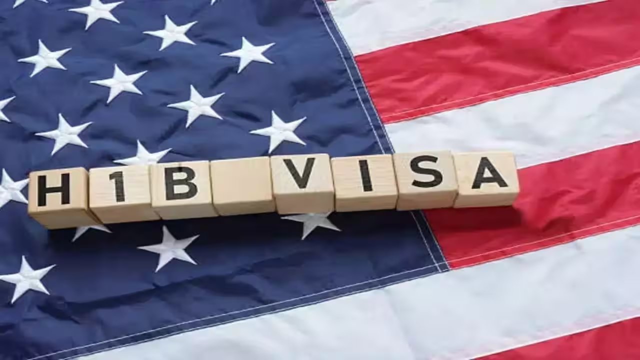 Trump Extends H‑1B Visa Restrictions, $100,000 Payment Rule Through 2027