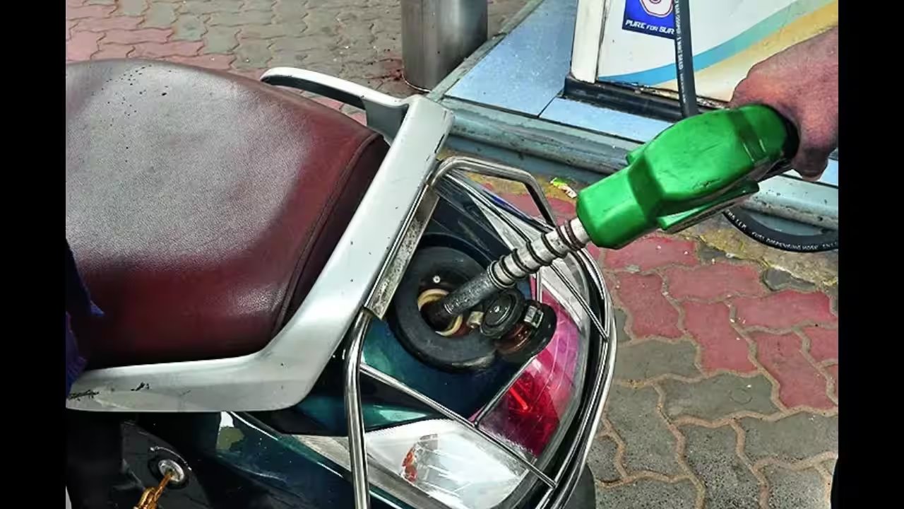 MP Petrol Dealers Block UPI Payments Above ₹2,000 Over New MDR Fee