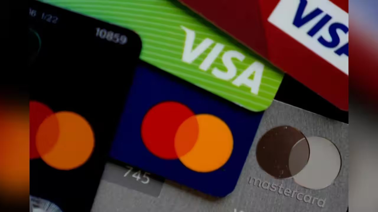 Amazon India Sees 66% Rise in EMI Purchases Amid Smartphone Price Hikes