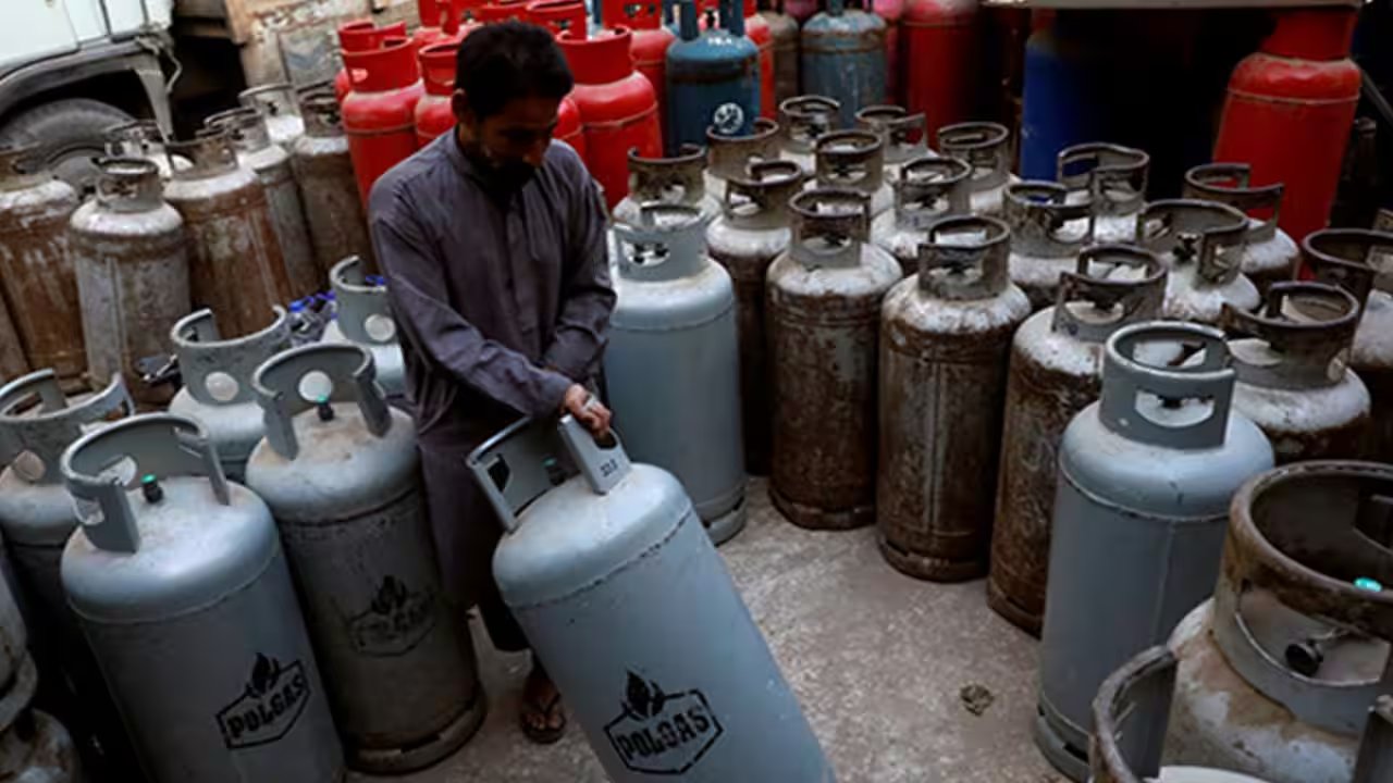 Pakistan's LPG Prices Surge to PKR 600/kg After Iran Border Closure