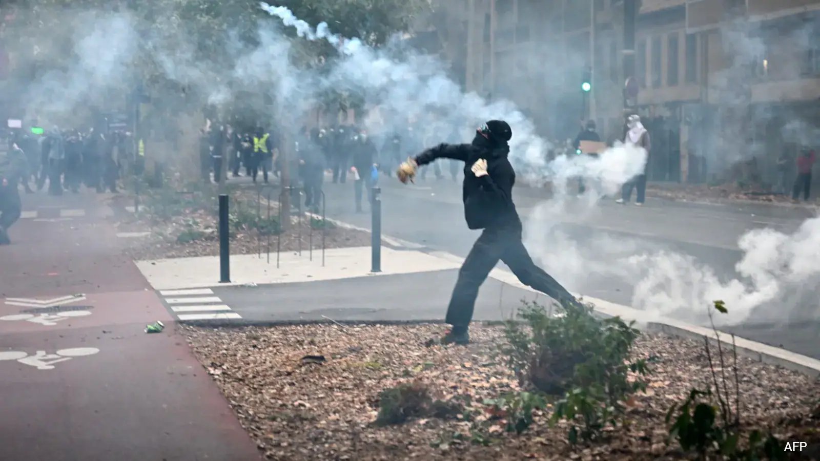 France’s Baptiste Promises Parcoursup Replacement, €4B Renovation Loans Amid Protests