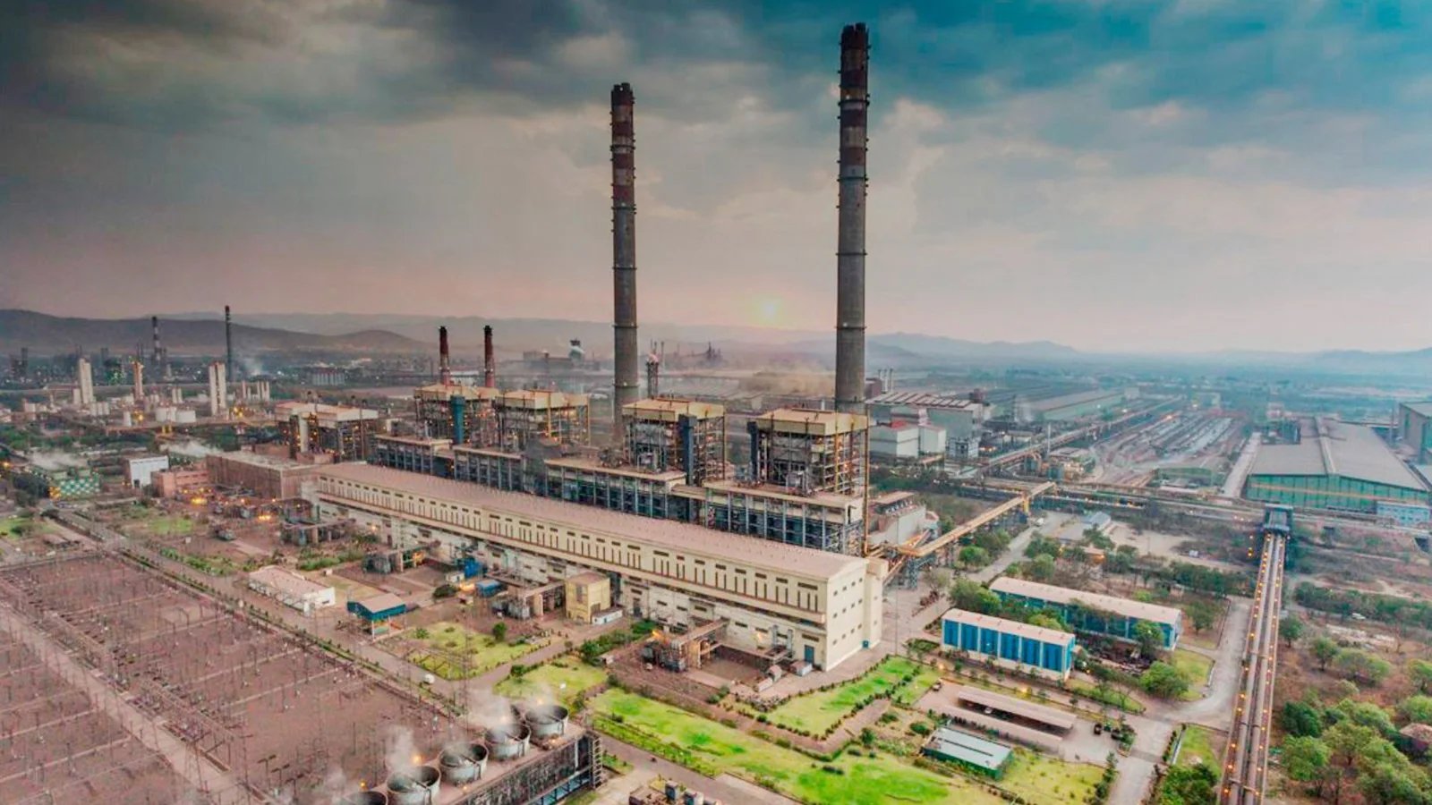 JSW Energy Q1 Net Profit Falls 36.6% to ₹471 Cr, Shares Rise 1.3%