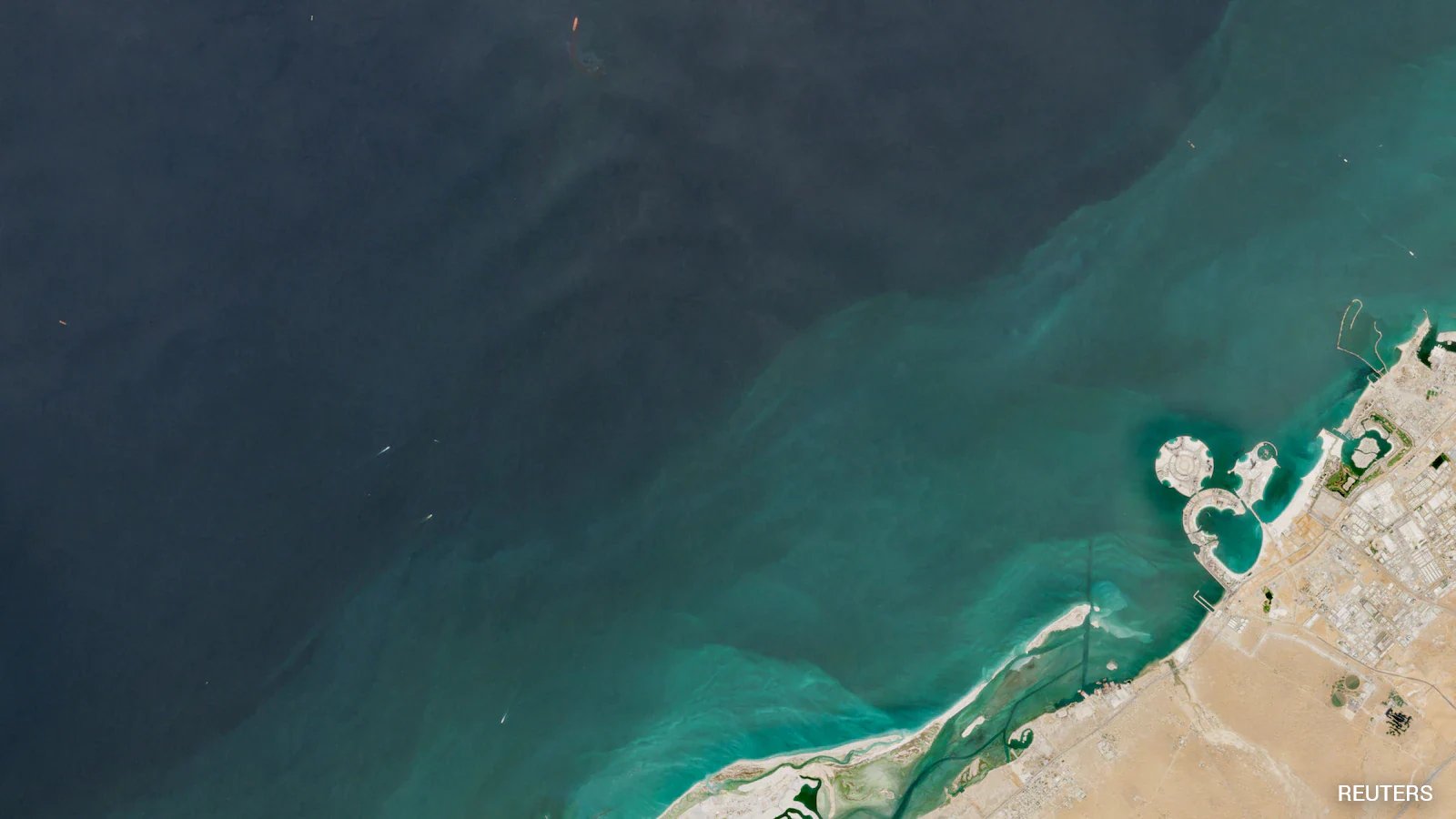 Ras Al Khaimah Shuts All Beaches After Oil Spill Off Umm Al Quwain Coast