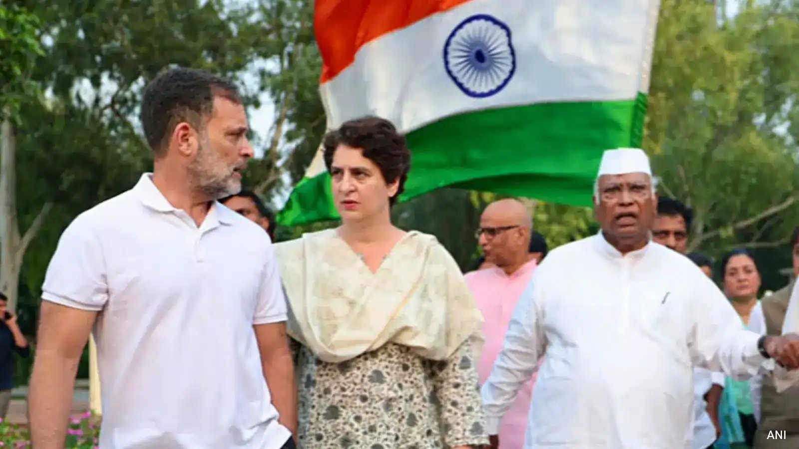 Rahul Gandhi Leads Day‑4 Protest March to Rashtrapati Bhavan, Demands Election Commissioner Resignation