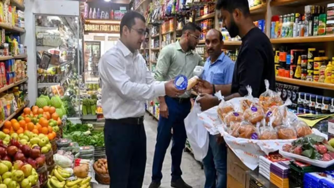 India's Retail Spending Slips 1% in March Quarter as Inflation Pressures Consumers