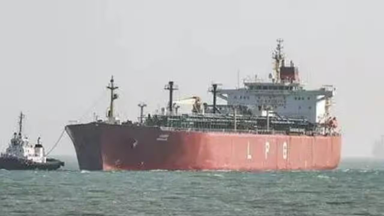 Russian Diesel Tanker Agioi Fanendes Heads to New York for Historic US Arrival