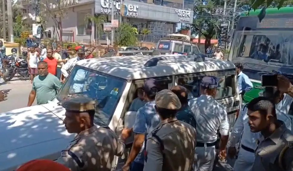 Guwahati Police Injure Chain‑Snatchers in Khanapara Night Raid