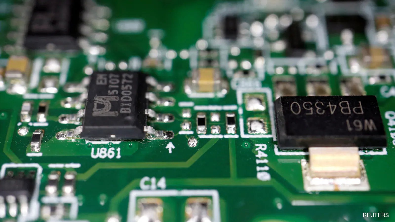 Malaysia Seizes 30 AI‑Chip Servers Worth 12 Million Dollars at Kuala Lumpur Airport
