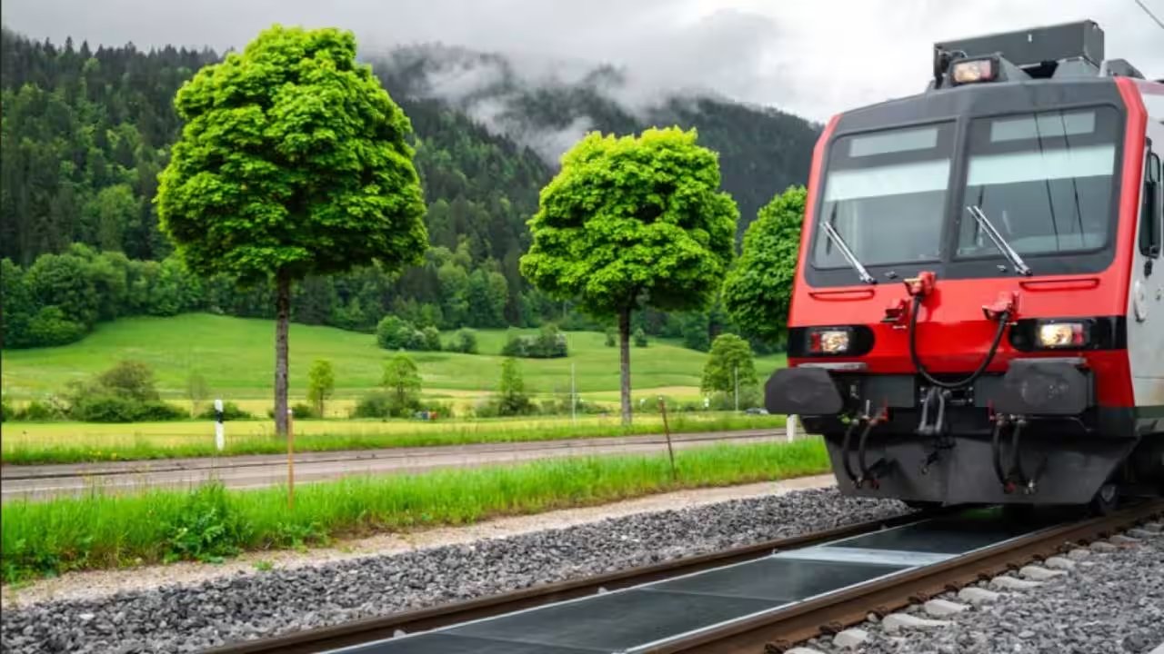 Sun‑Ways Deploys 48 Solar Panels Between Swiss Rails, 11,000 Trains Pass Over Since May