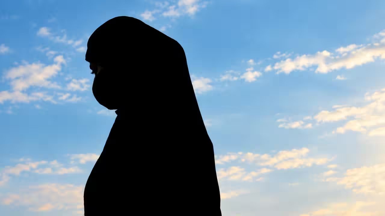 Meloni Proposes 2024 School Ban on Burqa and Niqab in Italy