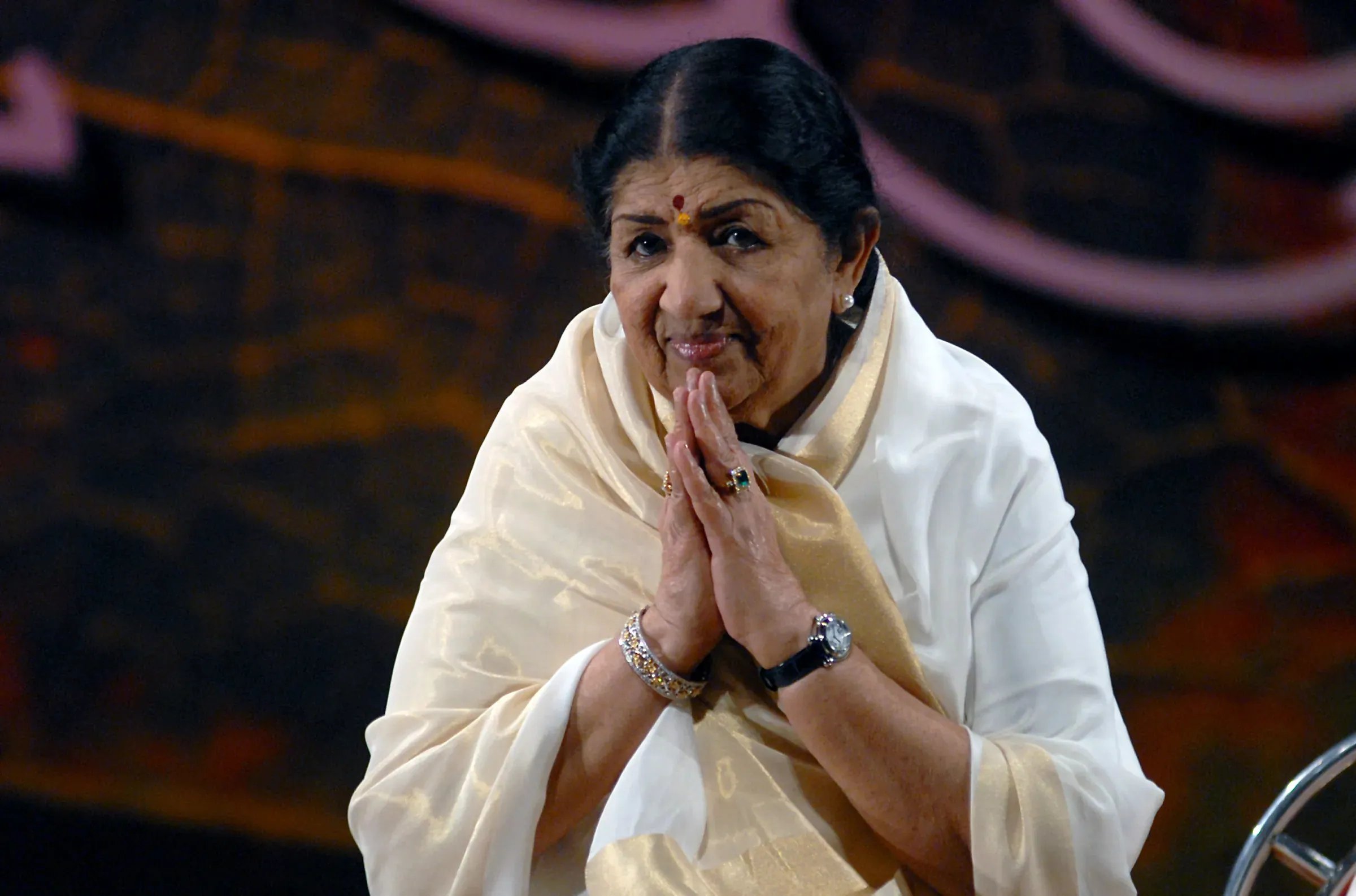 Lata Mangeshkar Reveals She’d Prefer a Boy in a Tiny Home If Reborn