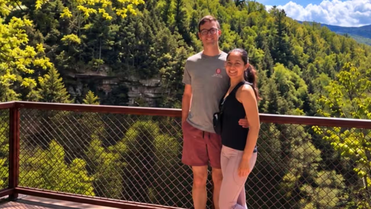 Wisconsin Hiker Revives Lightning-Struck Boyfriend, Marries Him a Year Later