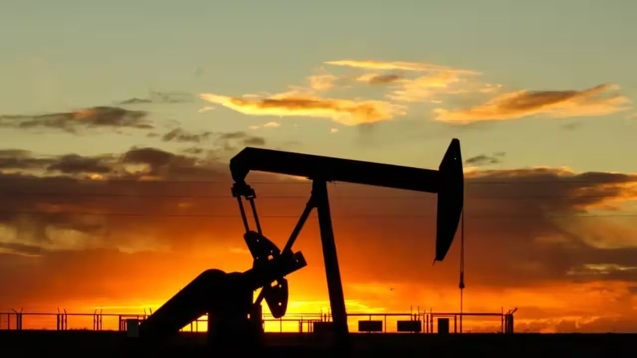 Russia Ships 20 Million Barrels via Arctic Route Amid Suez Disruptions