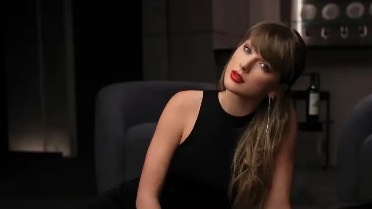 Turn Your Living Room into a Vintage Glam Haven Like Taylor Swift’s Holiday House