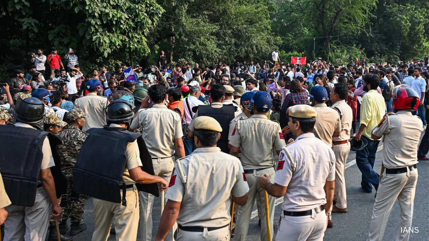 Supreme Court Orders Delhi Police to Probe Journalist's Assault Claim, No Arrest