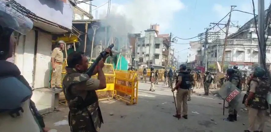 Ujjain Protestors Clash with Police Over 272‑Structure Shahi Mosque Demolition