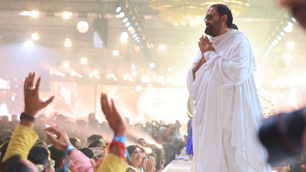 Gurudevshri Rakeshji's 60th Birthday: 11 Professionals Take Lifelong Celibacy Vow in Mumbai
