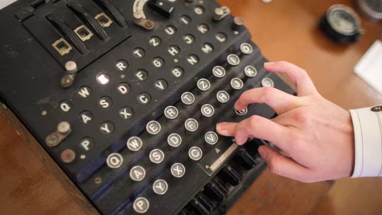 Artmark Auction House Unveils €45,000 Enigma Machine After €100 Flea‑Market Find