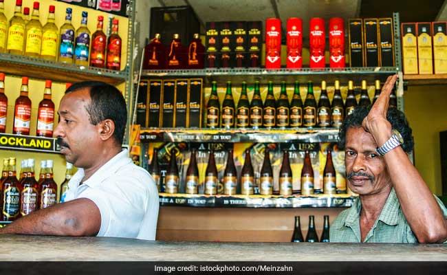 Delhi AAP Demands Withdrawal of Online Liquor App, Threatens Protests by 24 Hours