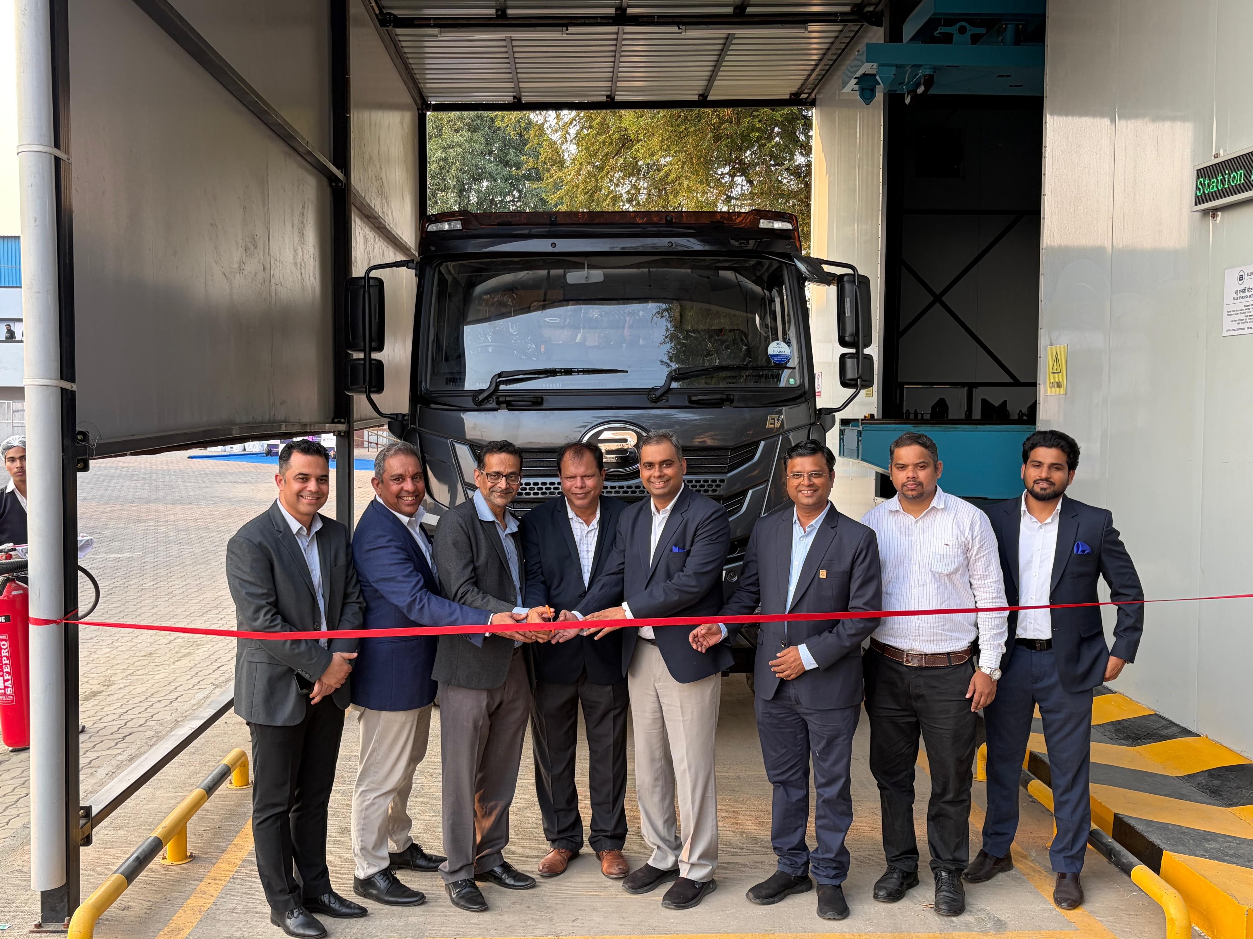 Blue Energy Motors Launches First 5‑Minute Battery‑Swap Hub for Heavy‑Duty Trucks