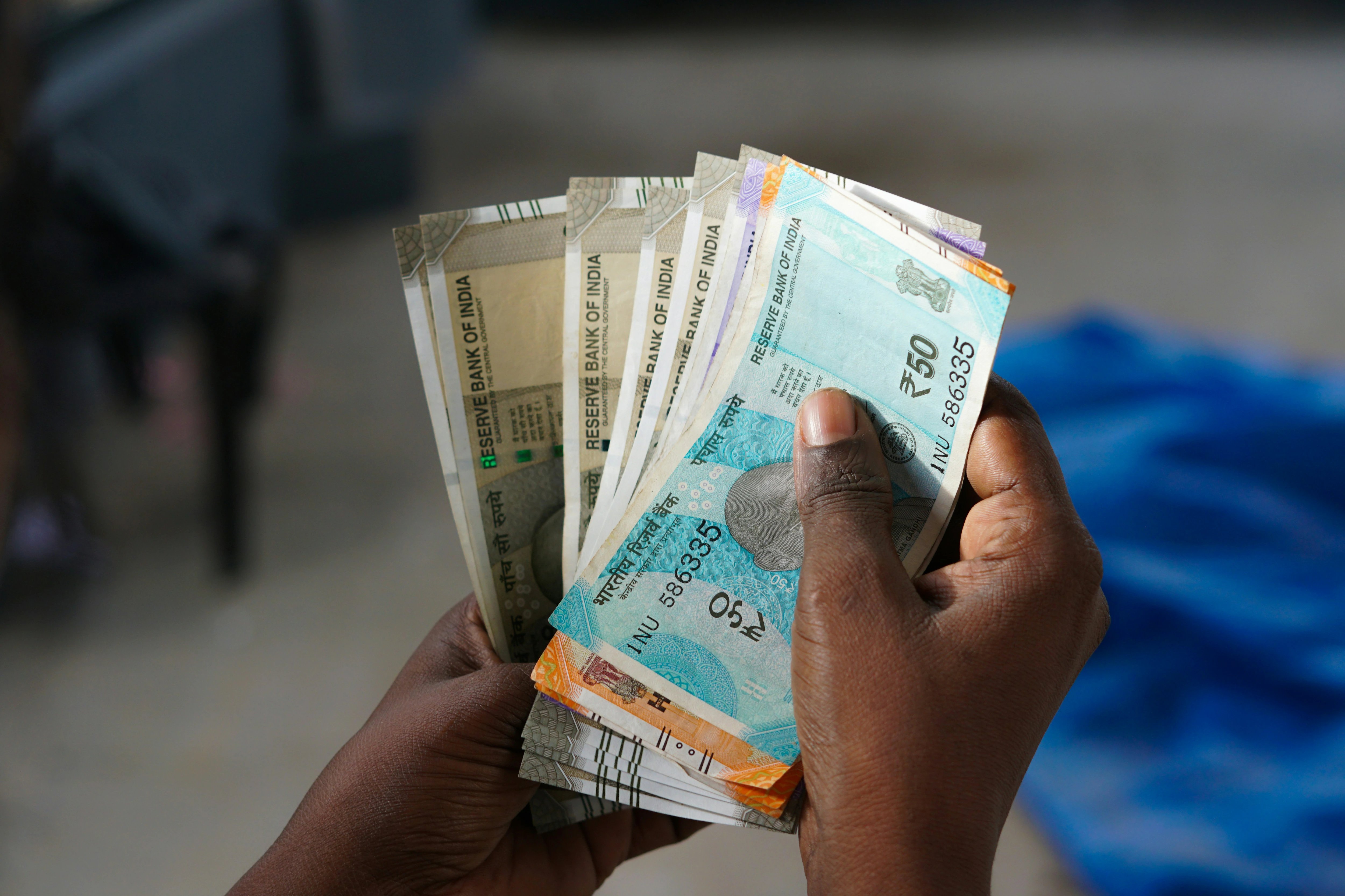 Indian Banks Close for 3 Days, Sunday Rush to Complete Urgent Transactions