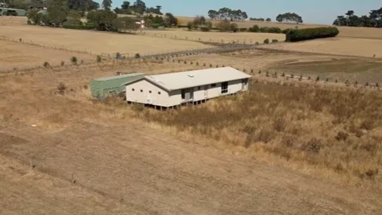 Melanie and David Moor Forced to Relocate $500k Home 100m After Wrong Lot