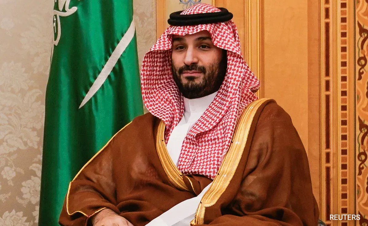 Saudi Crown Prince Shuttles Between Palaces as Houthi Missiles Hit Airport