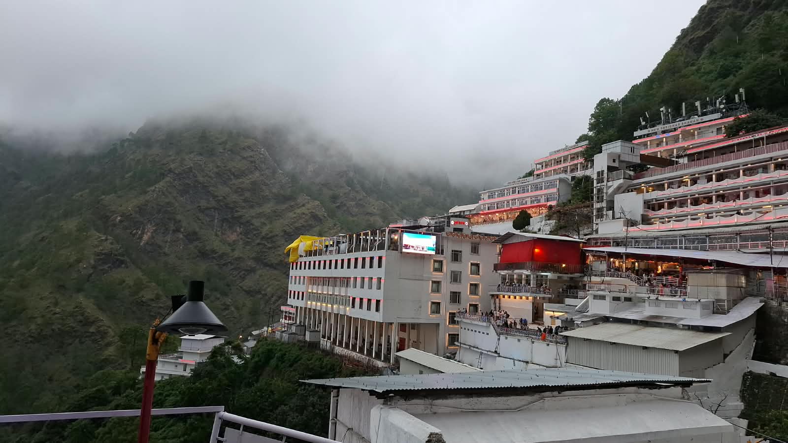 Shri Mata Vaishno Devi Shrine Board Launches 13‑km Navratri Trek, Anticipates 50,000 Daily Pilgrims