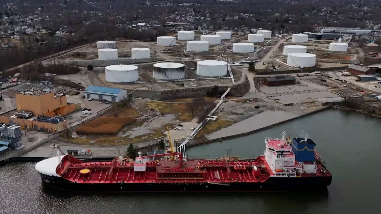 US Loans 40 Million Barrels from SPR to Stabilize Oil Amid Ukraine War