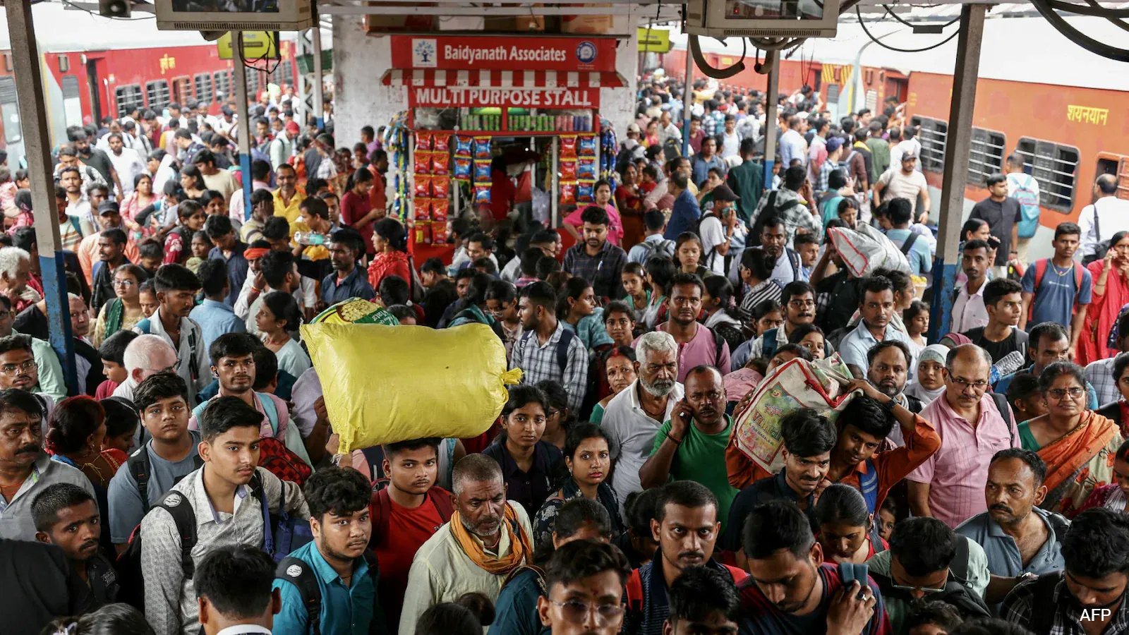 Thane Overtakes Mumbai, Delhi as India's Busiest Rail Hub With 9.3 Crore Riders