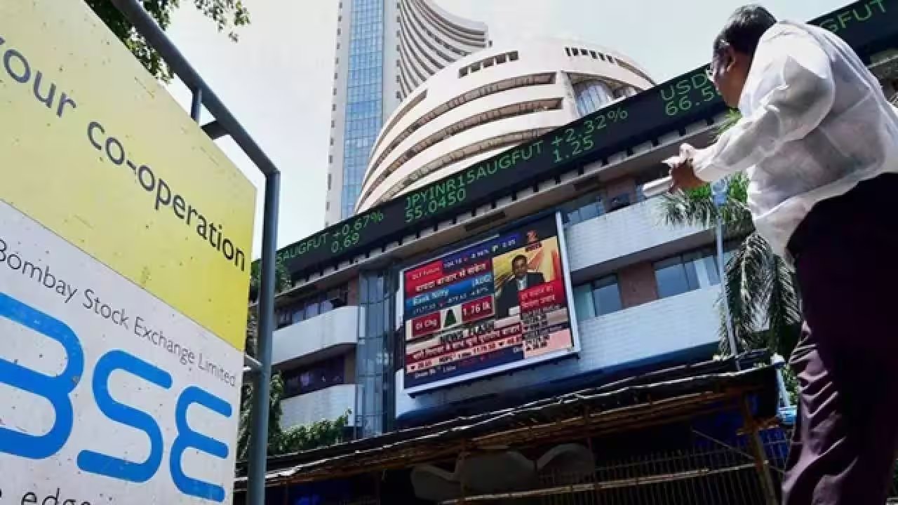 Sensex Slides 1.4% as Oil Prices Hit $105, Rupee Near 96.8