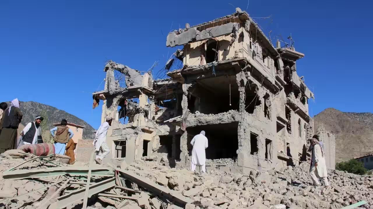 Pakistan Airstrikes Afghanistan's Kunar, Killing 3, Taliban Warns of Retaliation