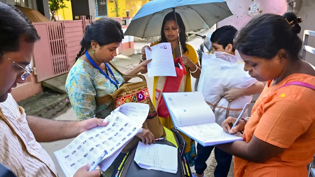 UP CEO Audits Form 6-8 Entries Since April 10 After SIR