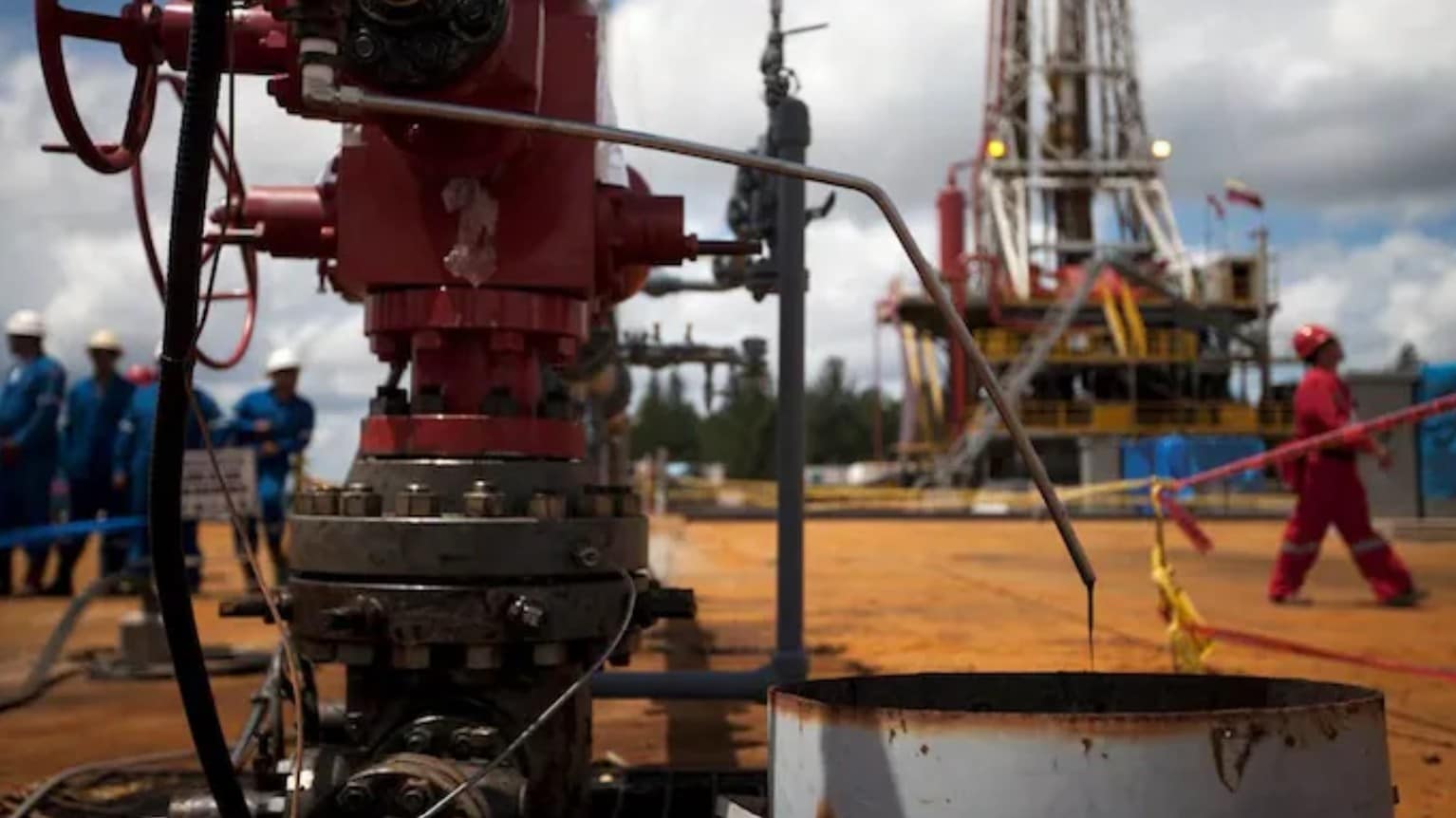 India’s State Refiners Face 400,000‑Barrel‑a‑Day Shortfall as US Tariff Bill Hits Russian Oil
