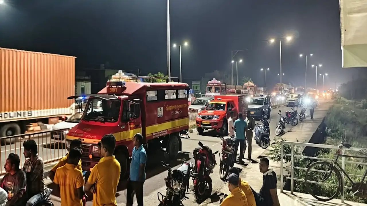 Odisha Crash Kills Rosalin Mishra, Injures 8, Triggers NH Blockade in Ganjam