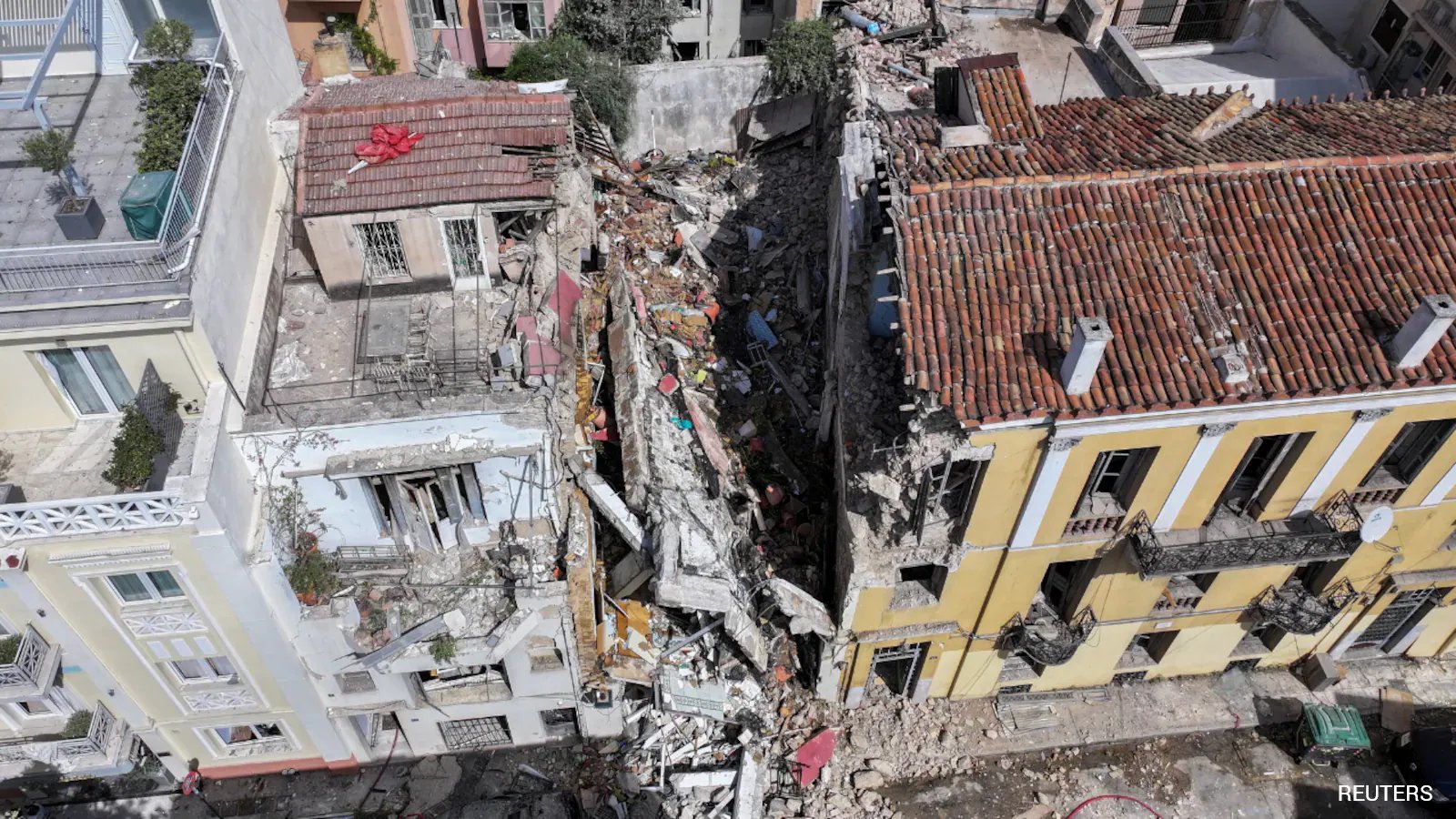 Two US Couples Killed in Athens Blast, Six Bodies Found