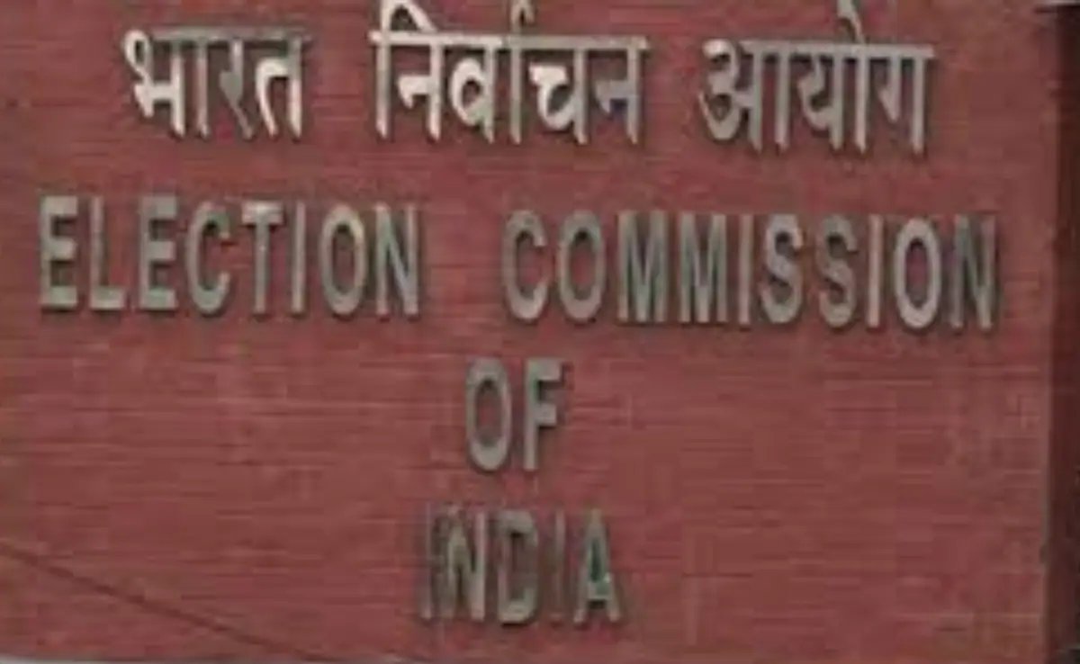 Election Commission Mandates Transfer of UP Officers Ahead of 2027 Assembly Polls